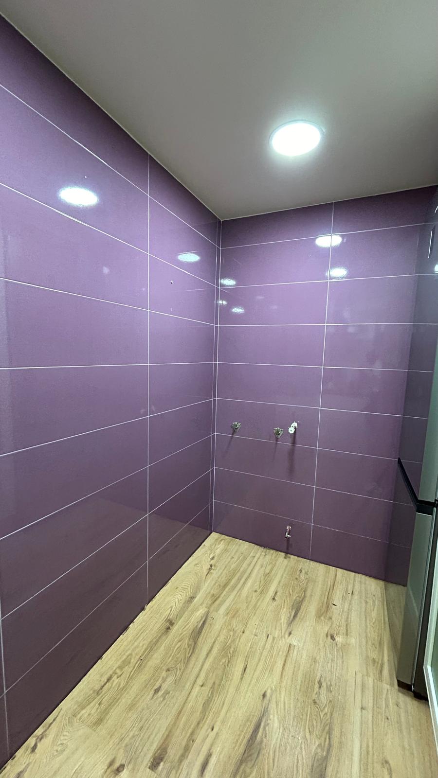 como-tapar-los-azulejos-para-poner-papel-pintado